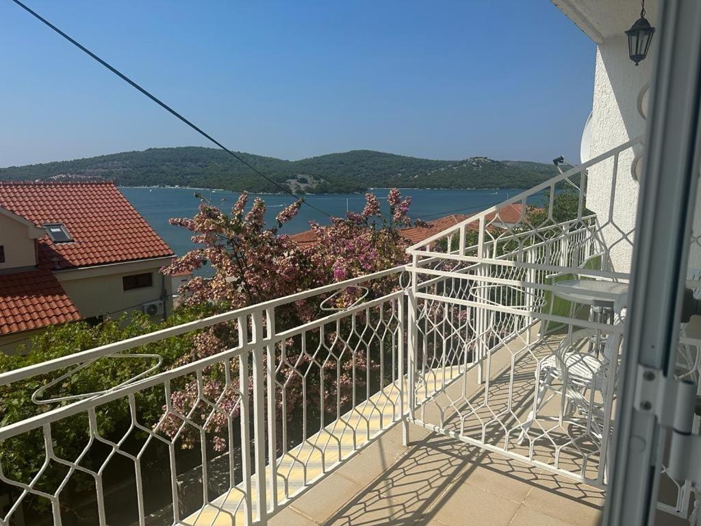 Marina Apartmani Tisno Murter Exteriér fotografie